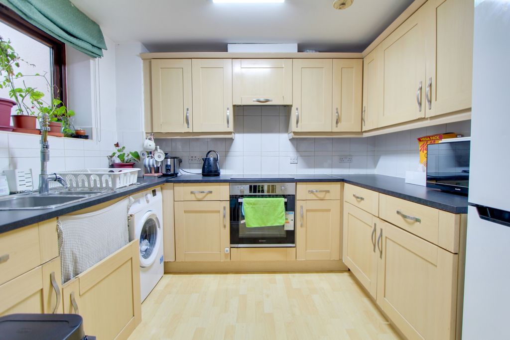 Property photo 3 of 6 Photo 4