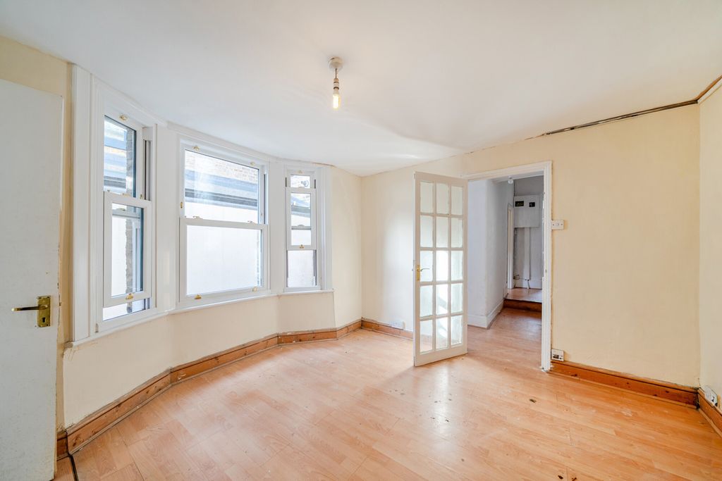 Property photo 3 of 23 1528001-17-6Abe8c...