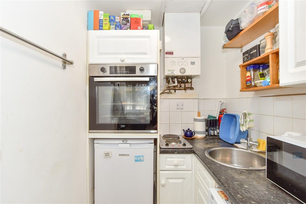 Property photo 2 of 7 Kitchen