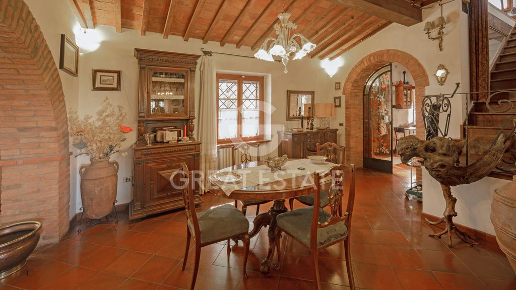 Property photo 2 of 24 Interiors