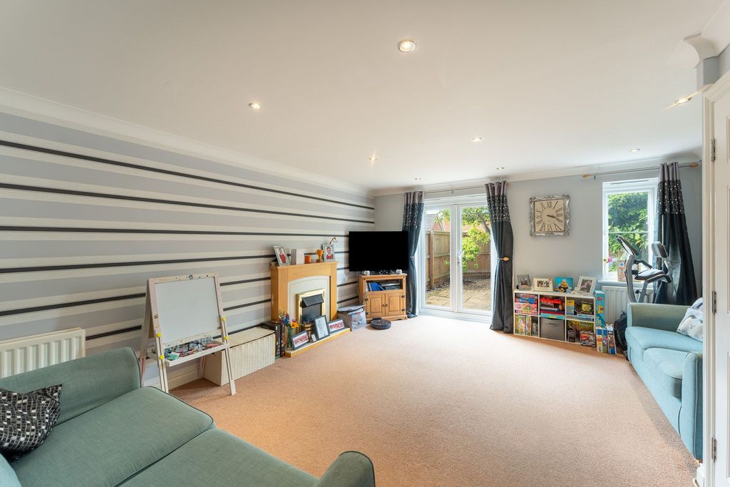 Property photo 2 of 23