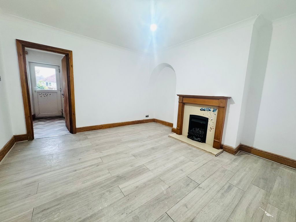 Property photo 2 of 7 Living Room