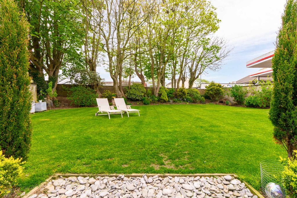 Property photo 2 of 24