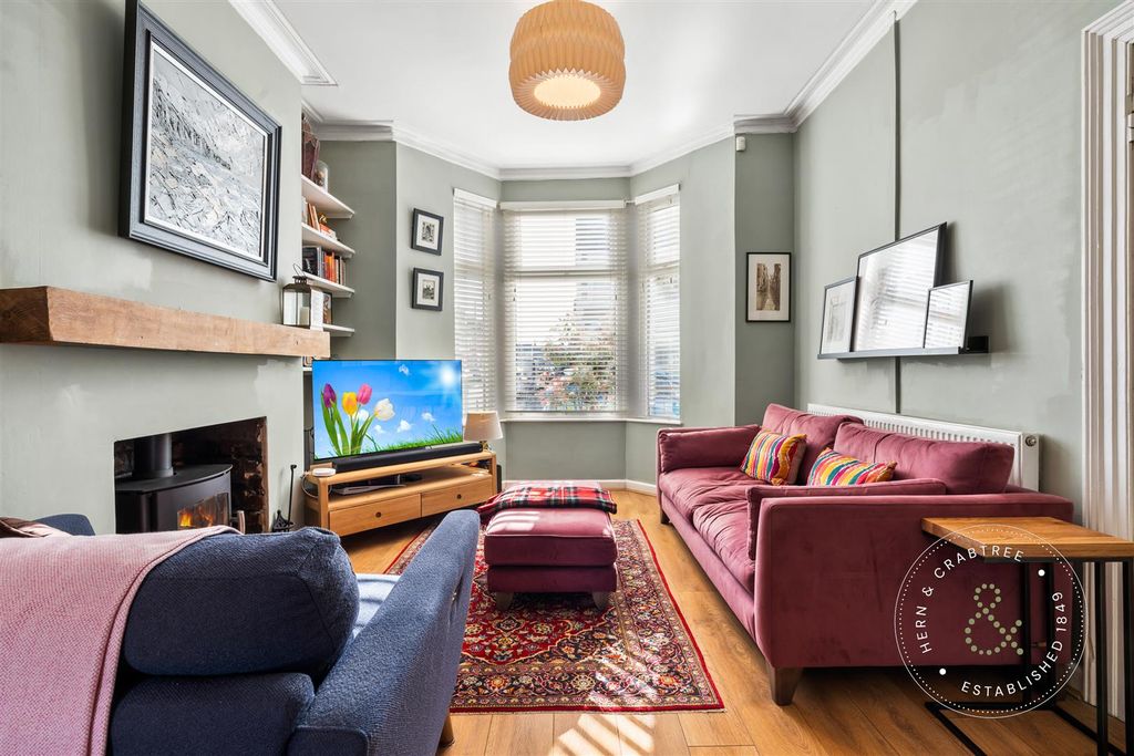 Property photo 2 of 38 Theobald Road, Canton, Cardiff (1).Jpg