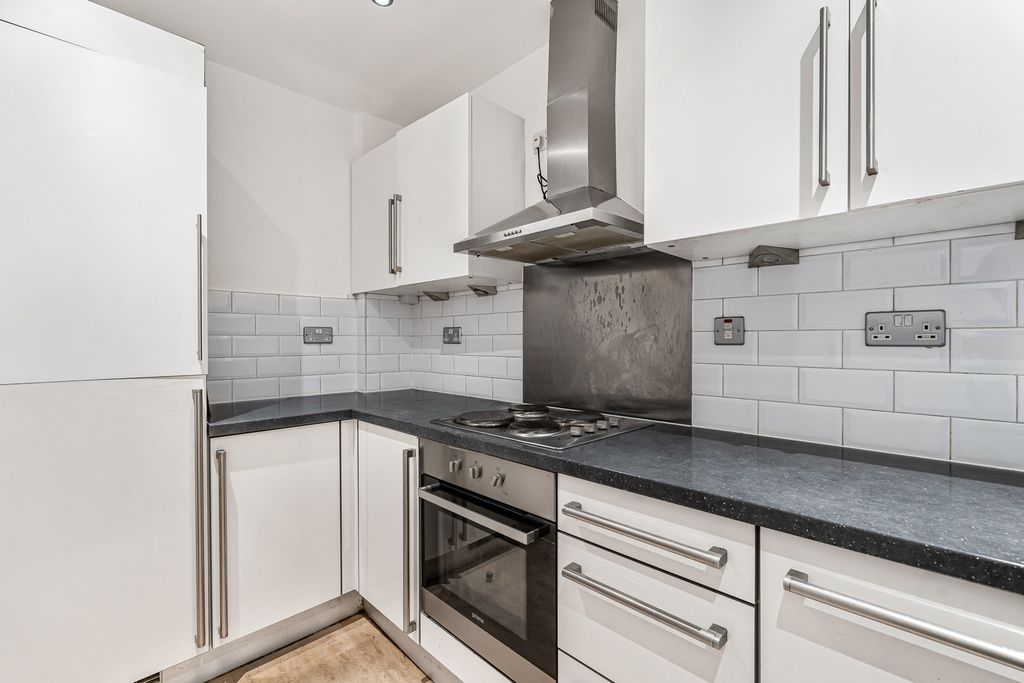 Property photo 3 of 16 Kitchen