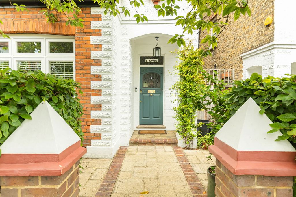 Property photo 2 of 20