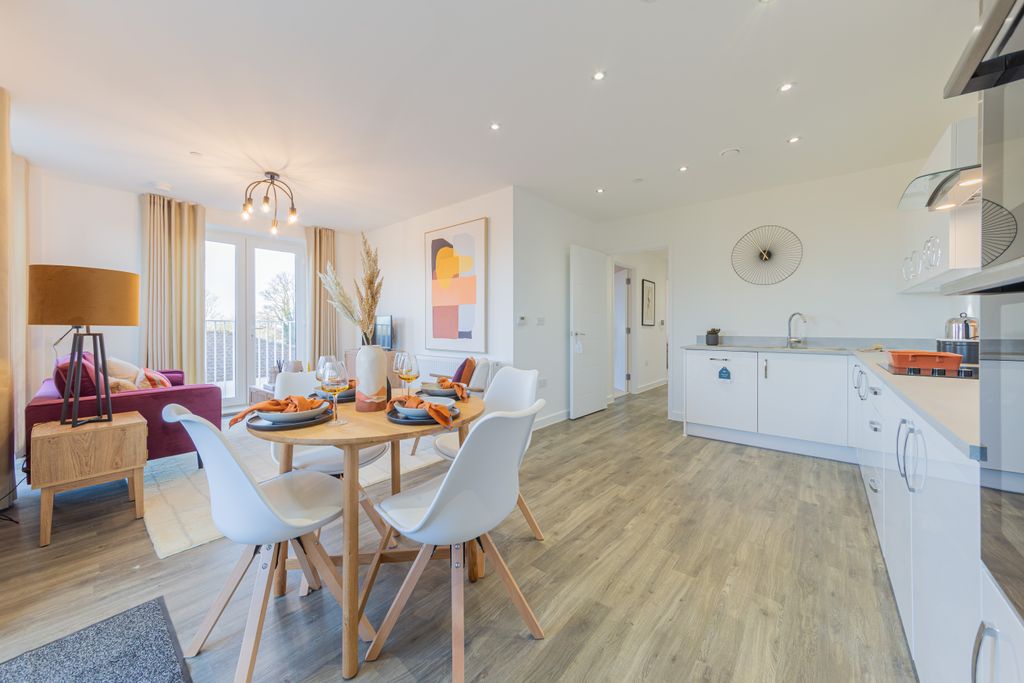 Property photo 3 of 11 Show Home
