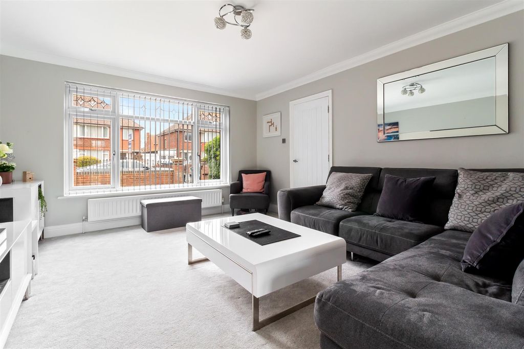 Property photo 3 of 21 Wiston Avenue,93-003.Jpg