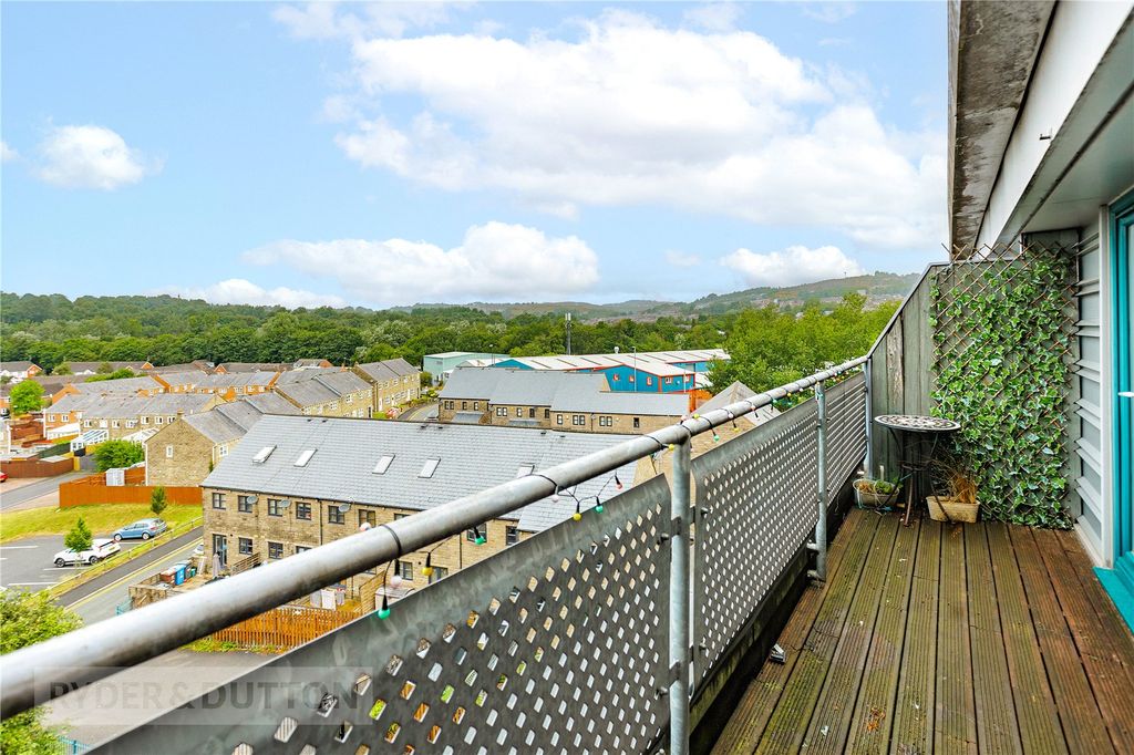 Property photo 2 of 16 Balcony