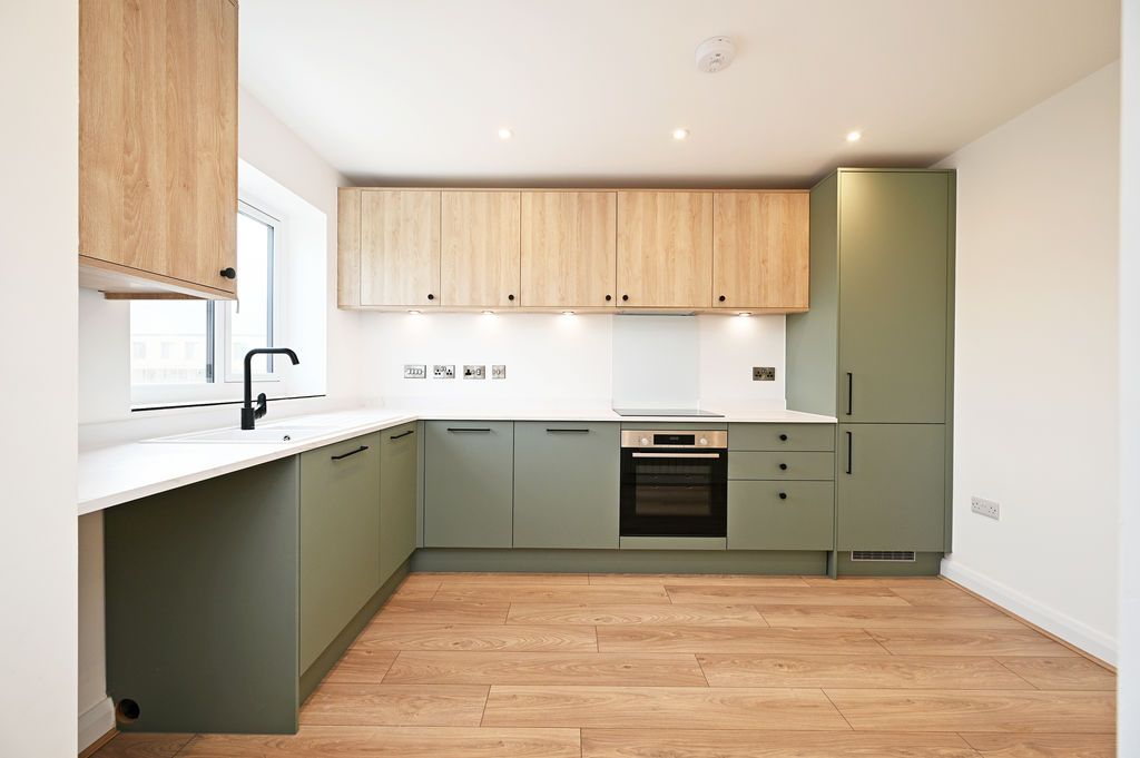 Property photo 2 of 31 Dining Kitchen