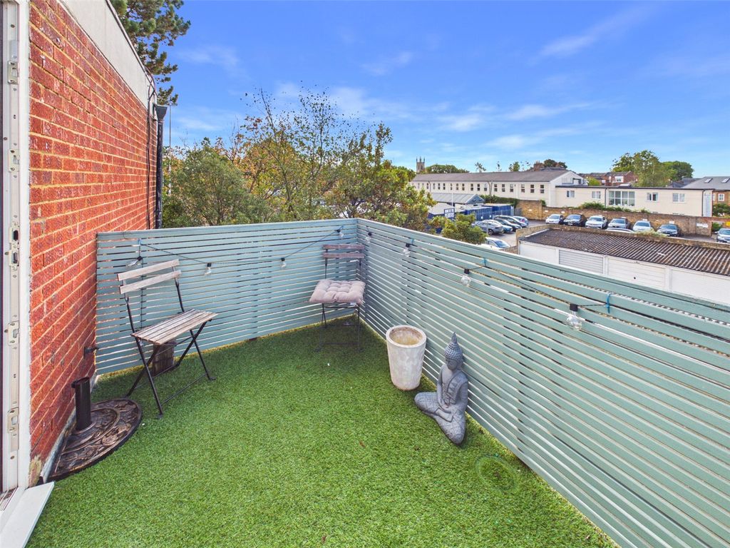 Property photo 2 of 10 Picture No. 15