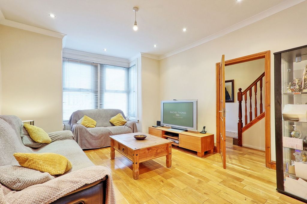 Property photo 2 of 35