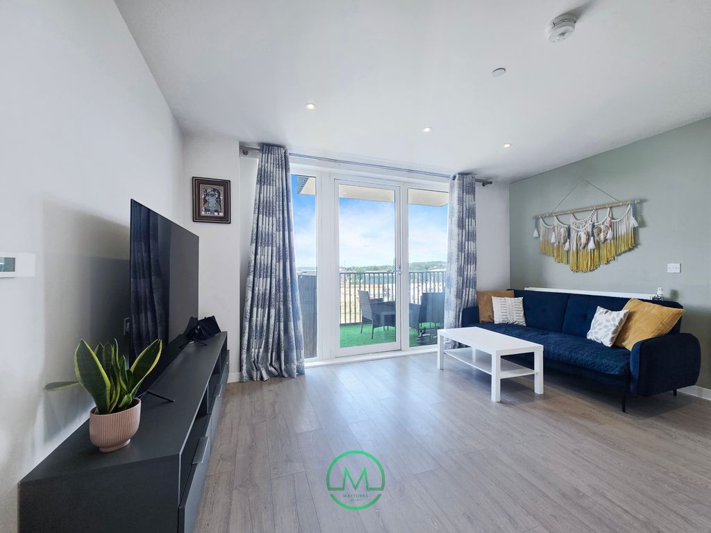 Property photo 1 of 19 Stunning Two Bedroom Flat
