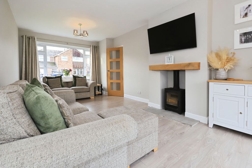 Property photo 3 of 22 Lounge