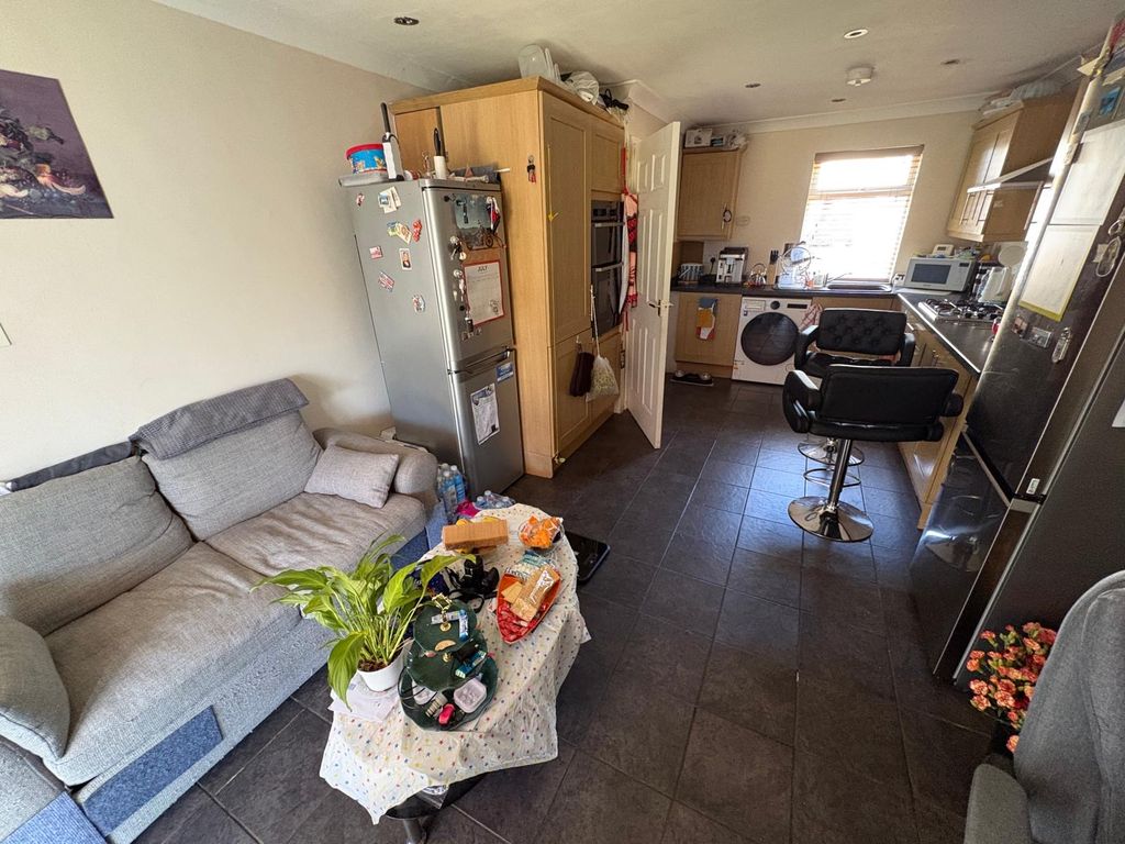 Property photo 2 of 13 Image