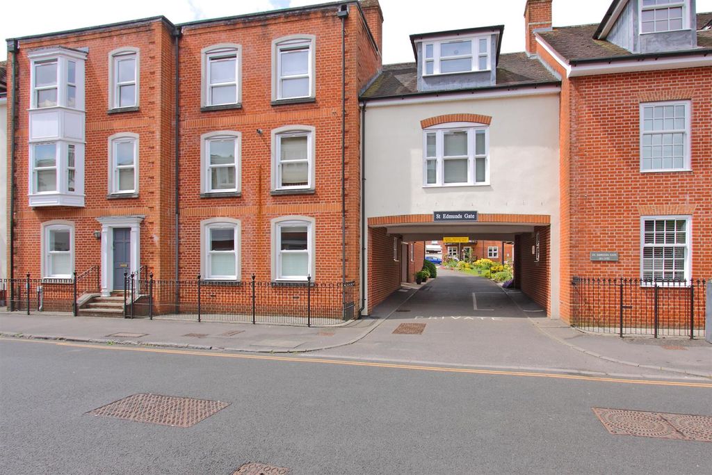 Property photo 1 of 10 22 St Edmunds Gate Ph7.Jpg