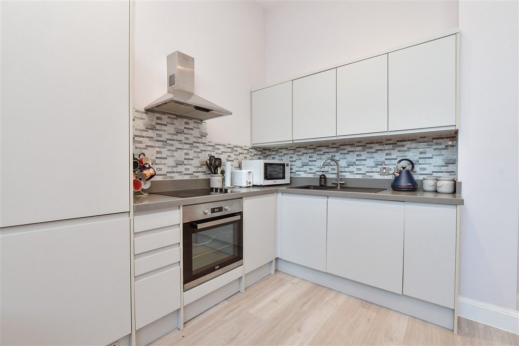 Property photo 3 of 8 Lounge / Kitchen / Diner