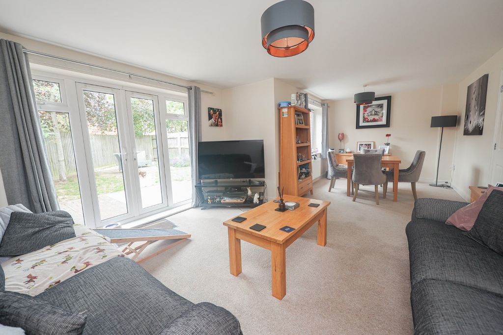Property photo 3 of 12 4283963