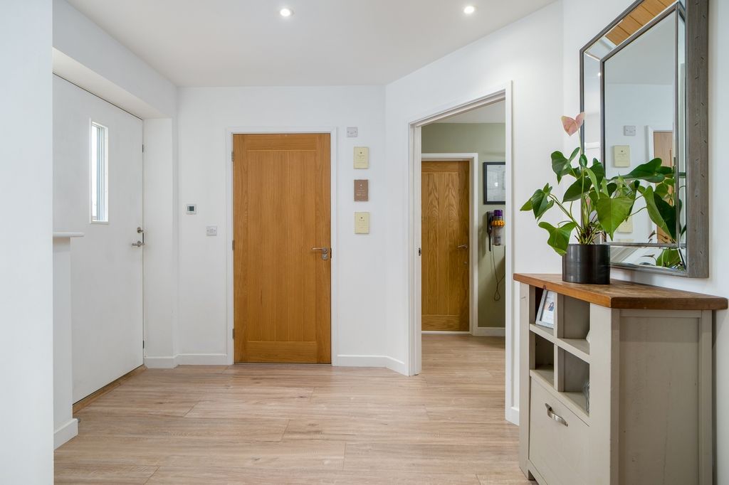 Property photo 2 of 33