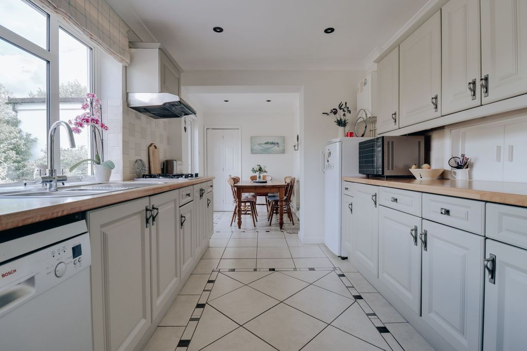 Property photo 3 of 13 Kitchen