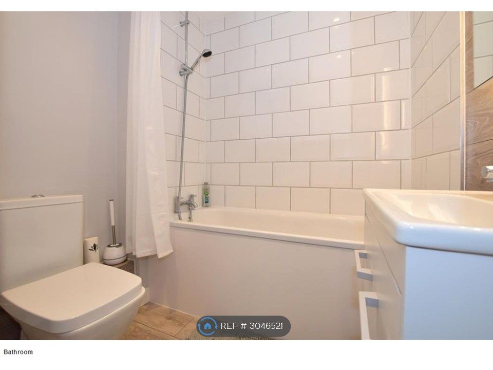 Property photo 2 of 11 Bathroom