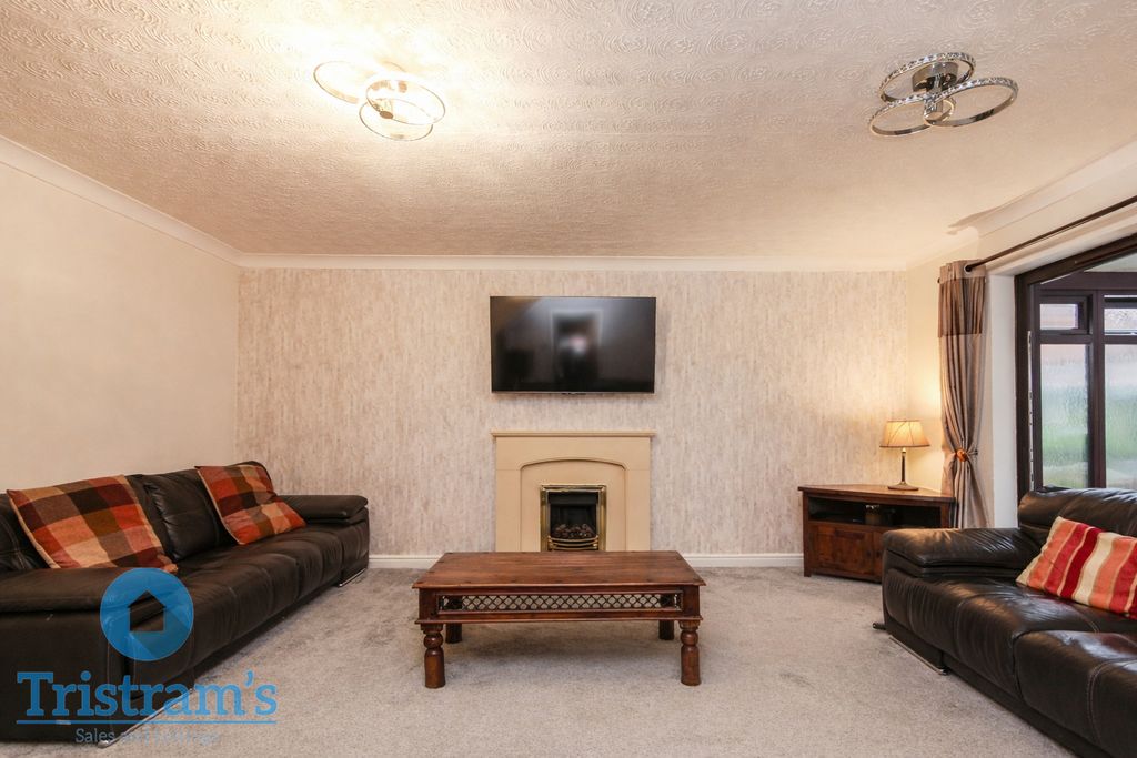 Property photo 2 of 30