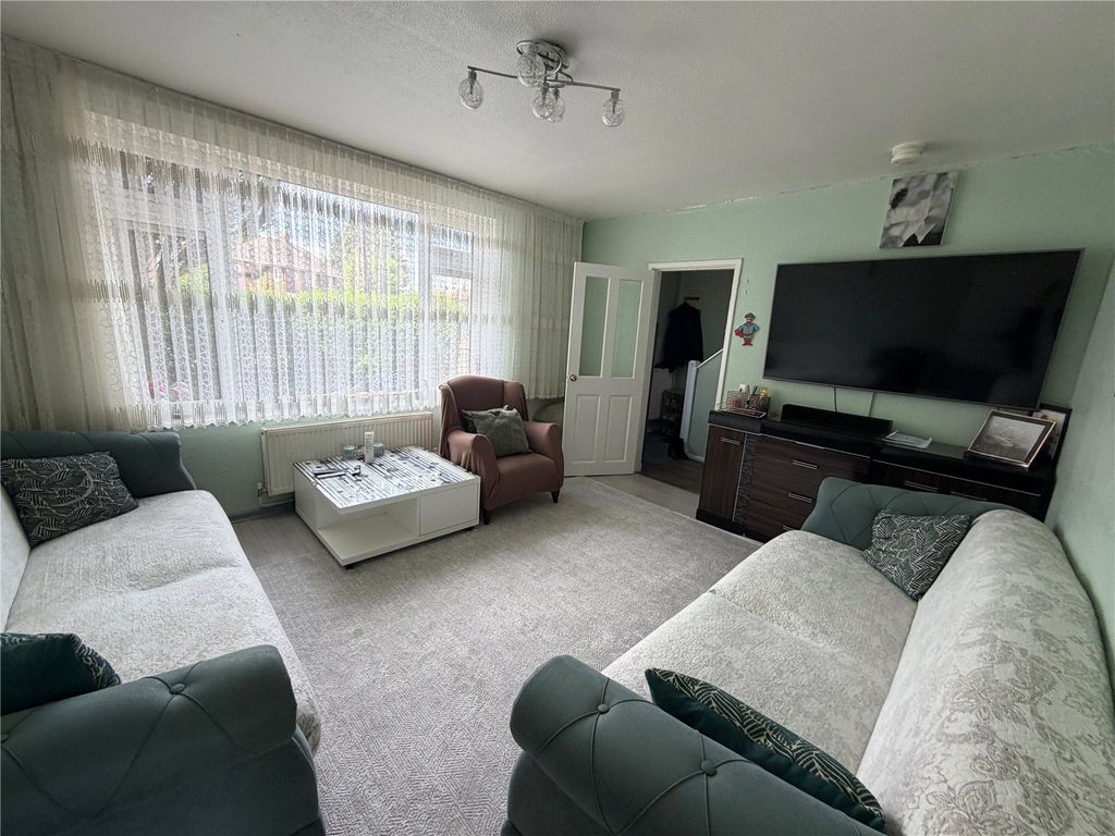 Property photo 2 of 8 Lounge