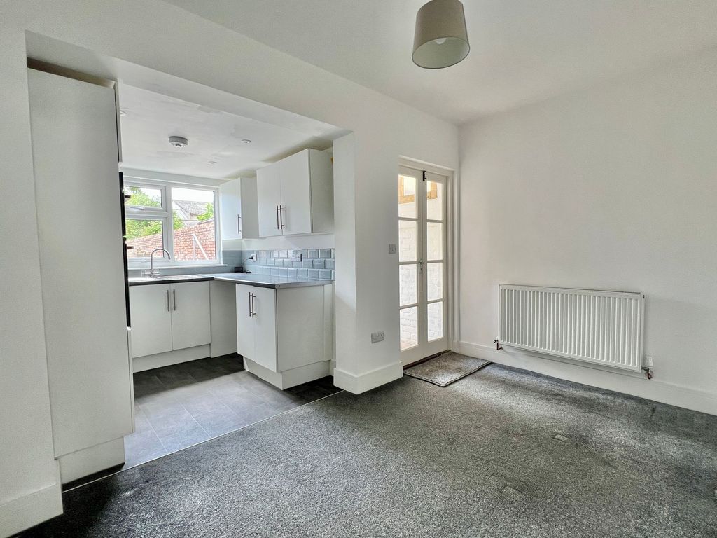 Property photo 3 of 16 Dining Room