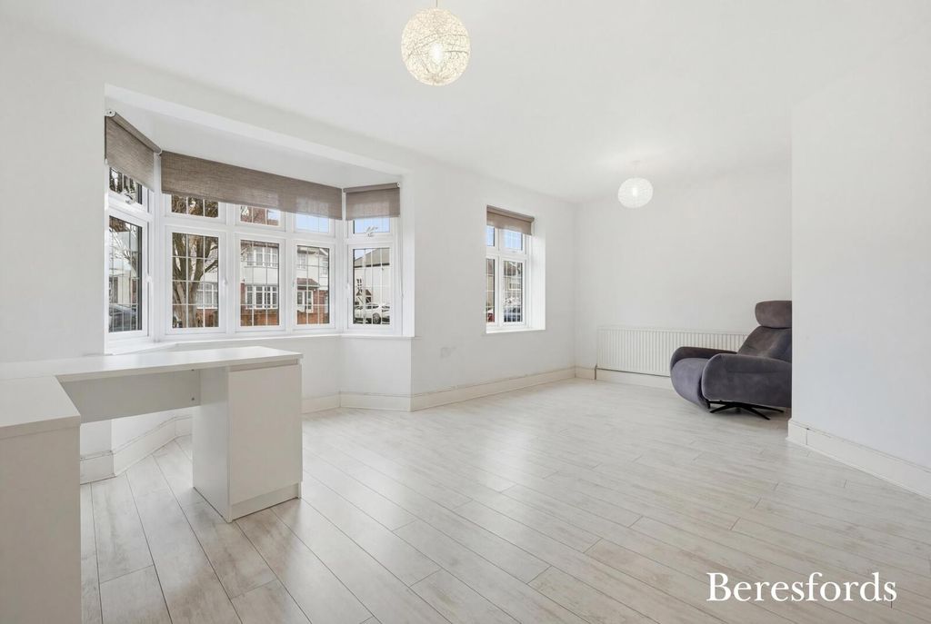 Property photo 3 of 27 Picture No. 20