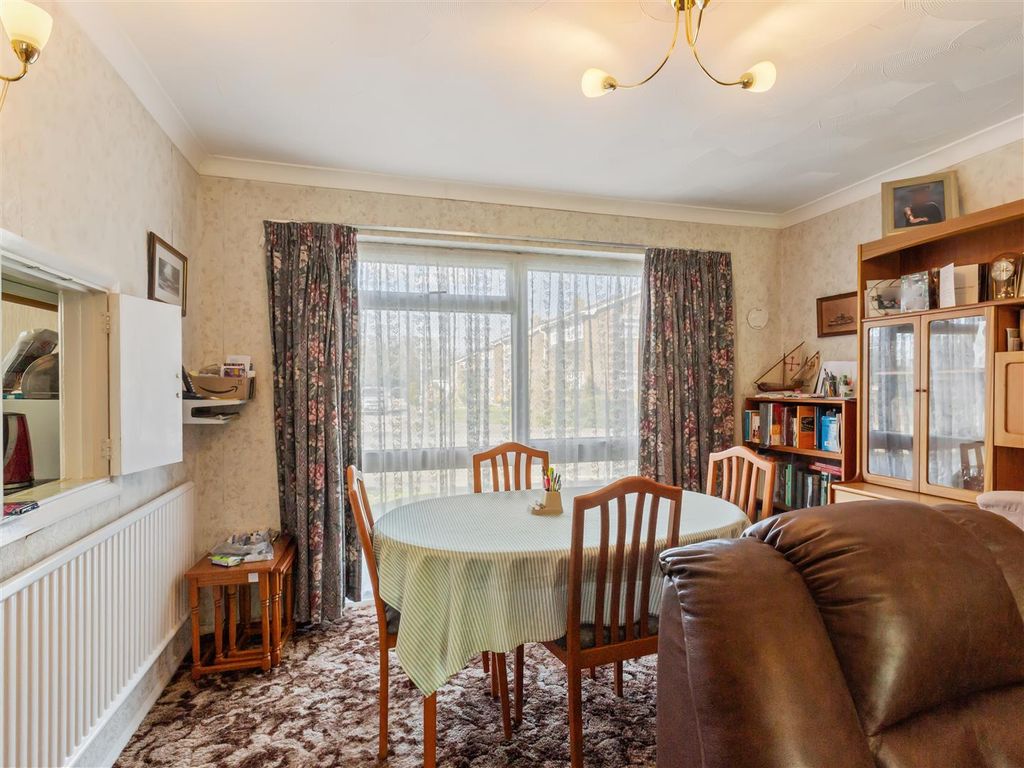 Property photo 3 of 17 57 Boxgrove-006.Jpg