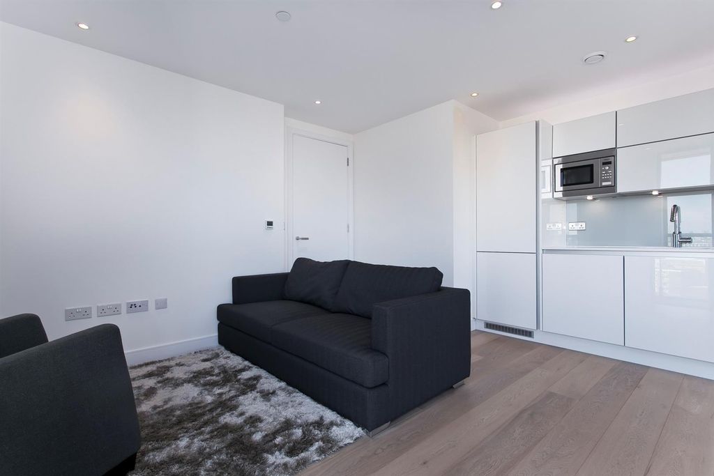 Property photo 3 of 15 52-Bed 4.Jpg