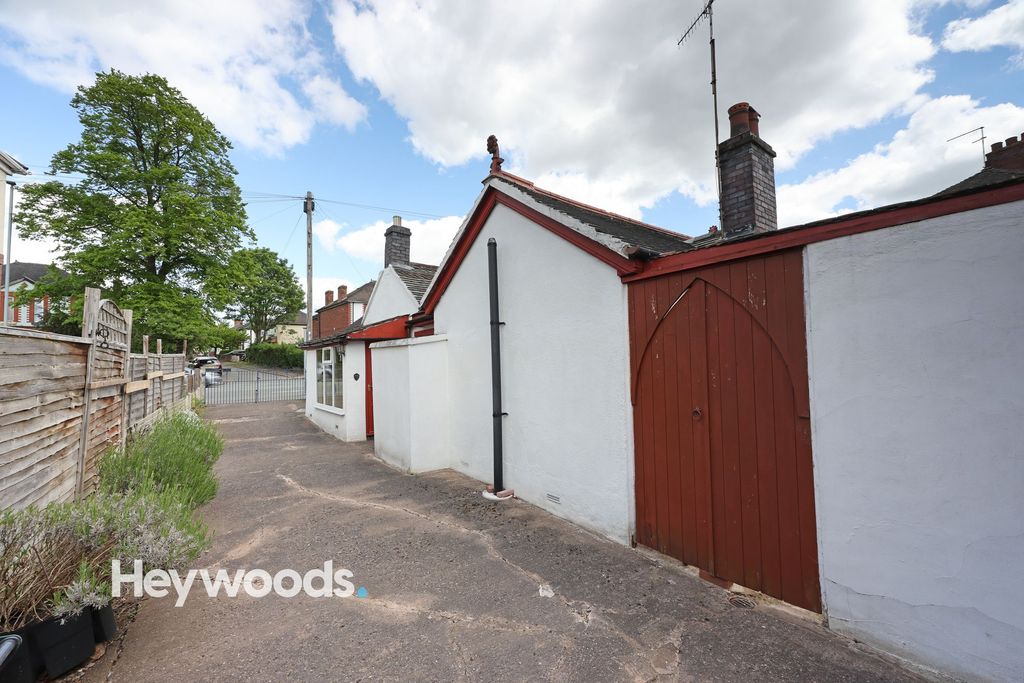 Property photo 3 of 44