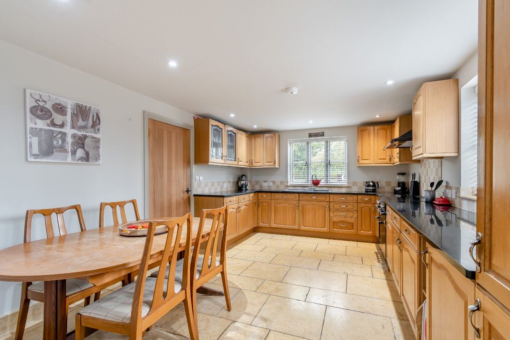 Property photo 3 of 11 Picture No. 14
