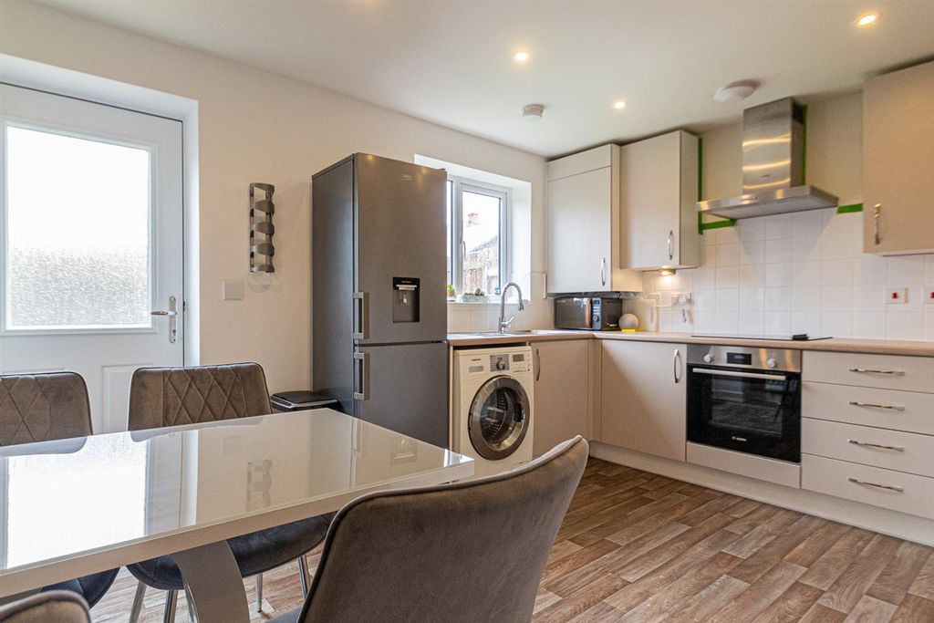 Property photo 2 of 11 Kitchen