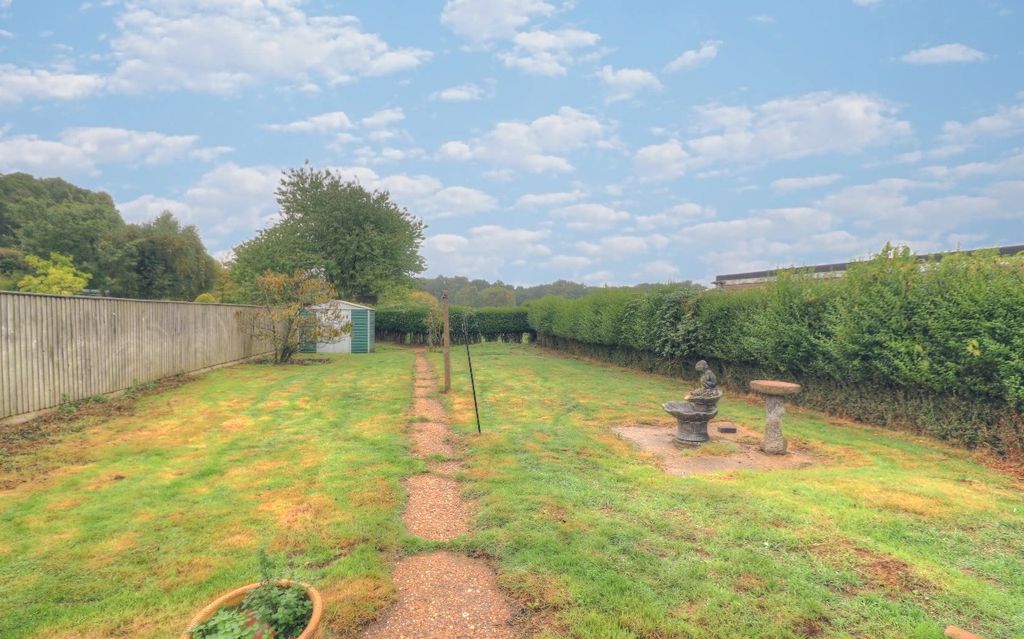 Property photo 2 of 16 Garden 5