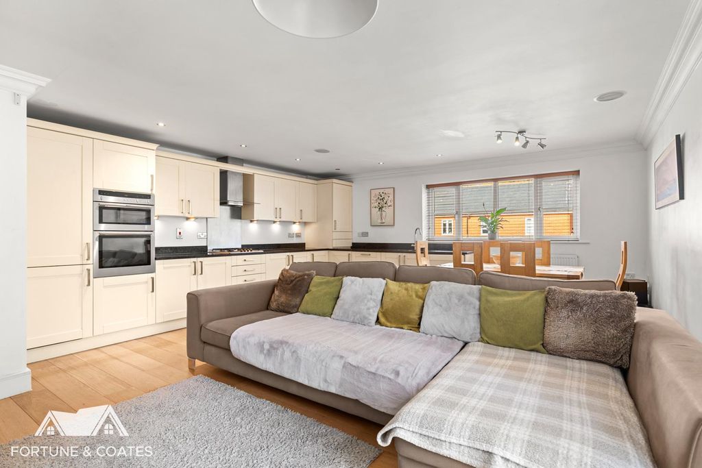 Property photo 3 of 19 Mulberrygardens_13.Jpg