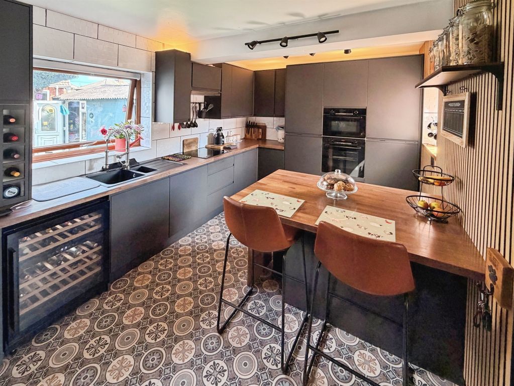 Property photo 2 of 23