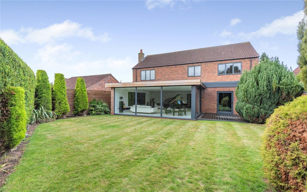 Property photo 2 of 20 Rear View