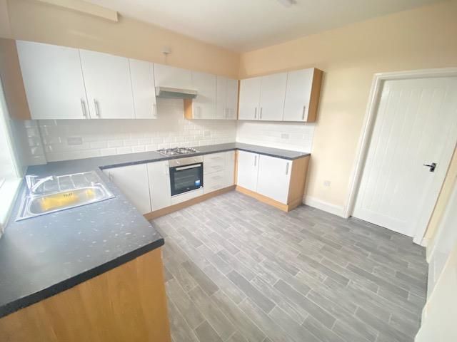 Property photo 3 of 12 Kitchen