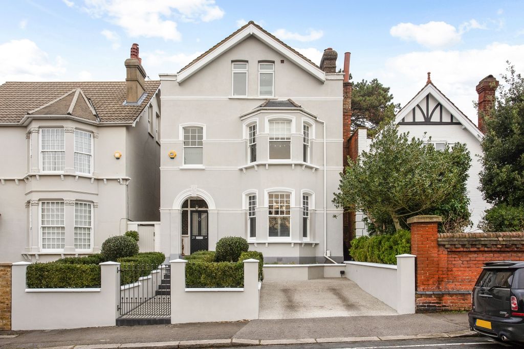 Property photo 1 of 14 Burgh Heath Road