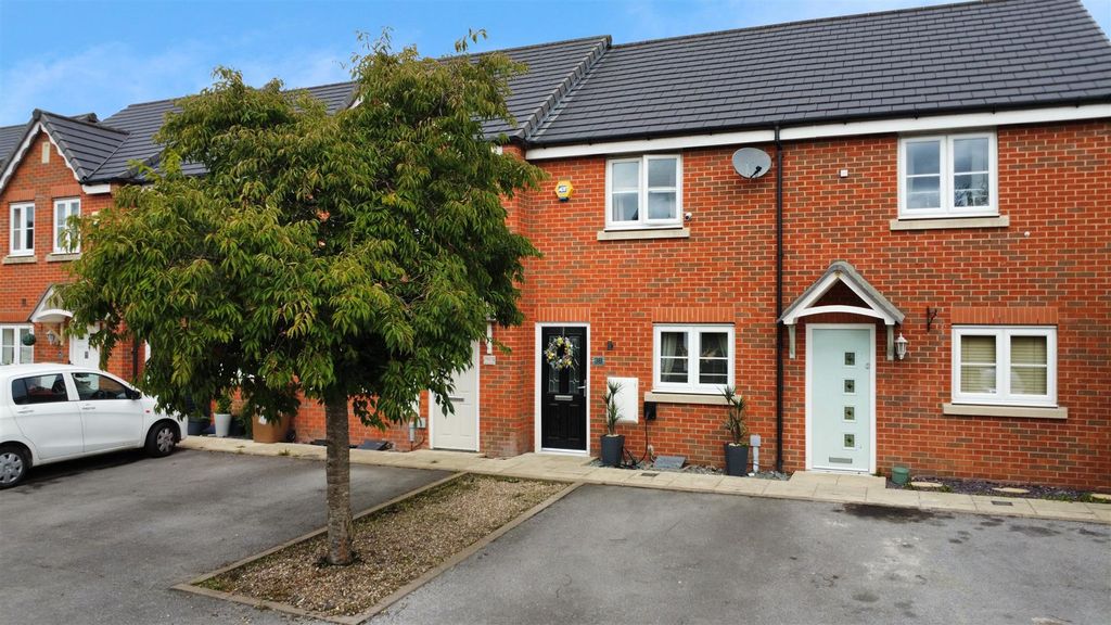 Property photo 1 of 26 Deerfield Close For Sale