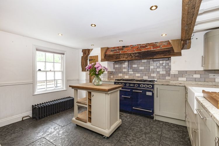 Property photo 2 of 12 304665