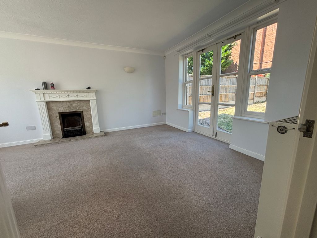 Property photo 3 of 17 Living Room