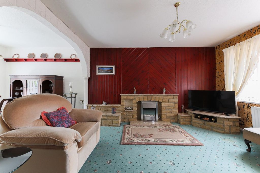 Property photo 3 of 18 Living Room