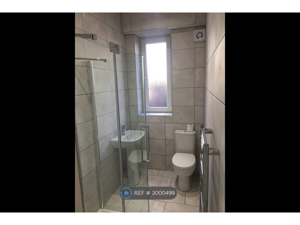 Property photo 3 of 7 Shower Room