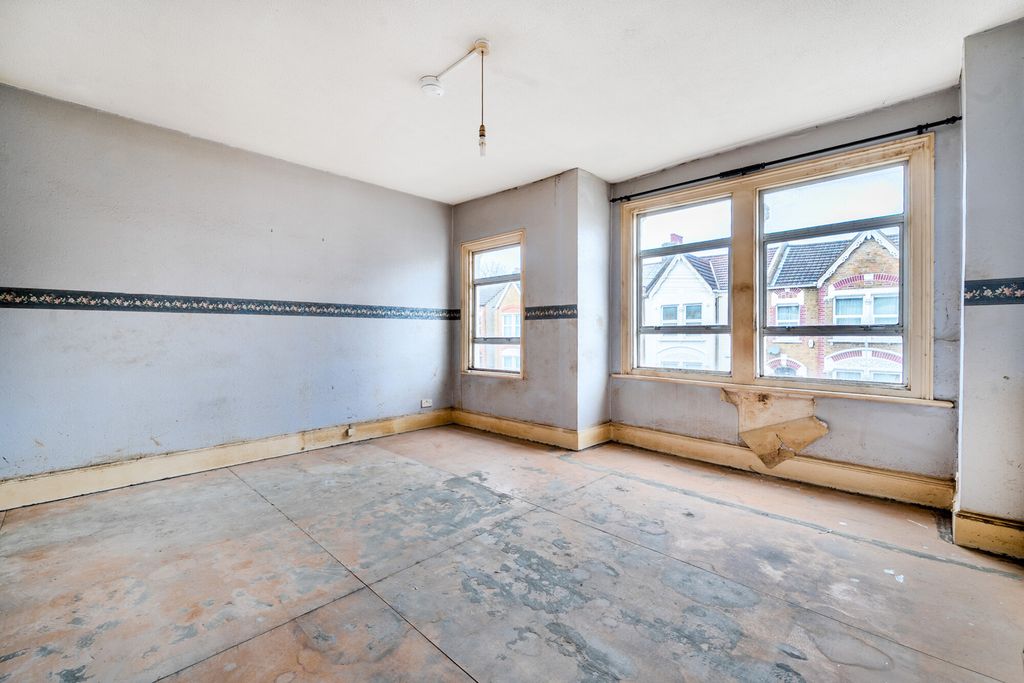 Property photo 3 of 12 Reception