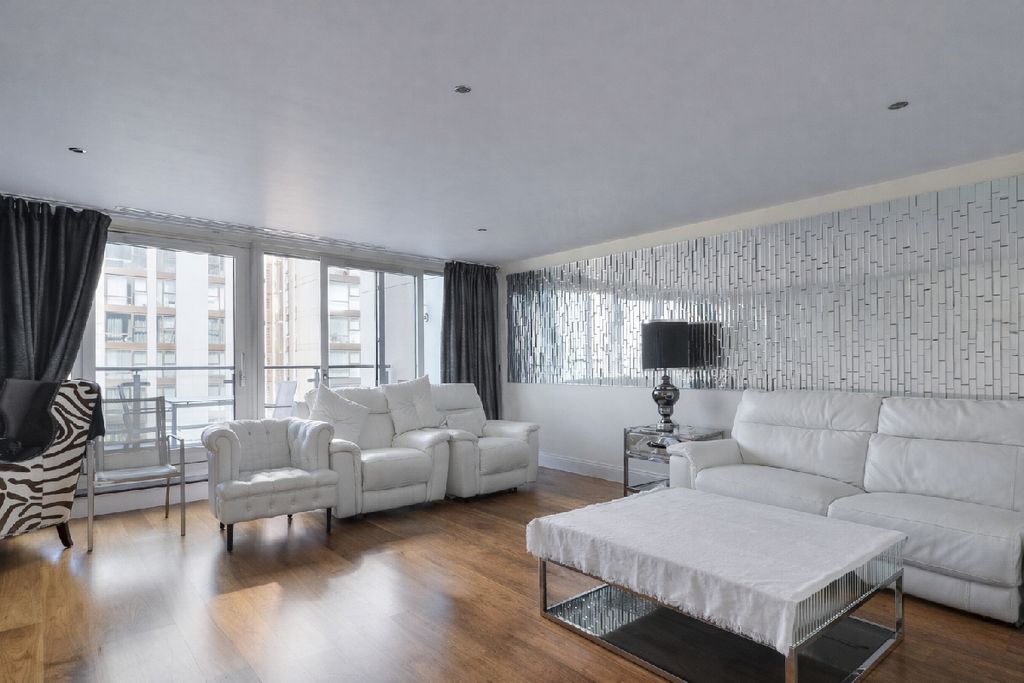 Property photo 2 of 17 Photo 1