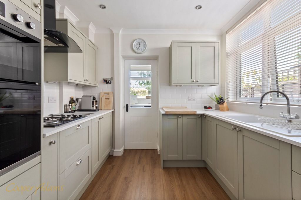Property photo 3 of 20 Kitchen