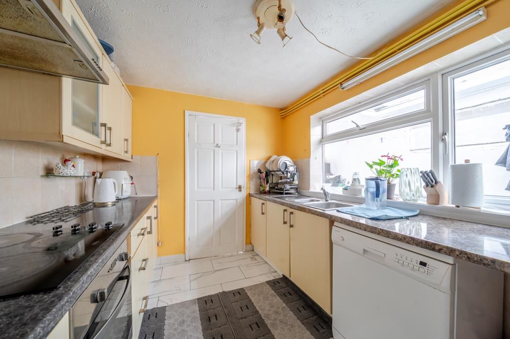 Property photo 2 of 17 Kitchen