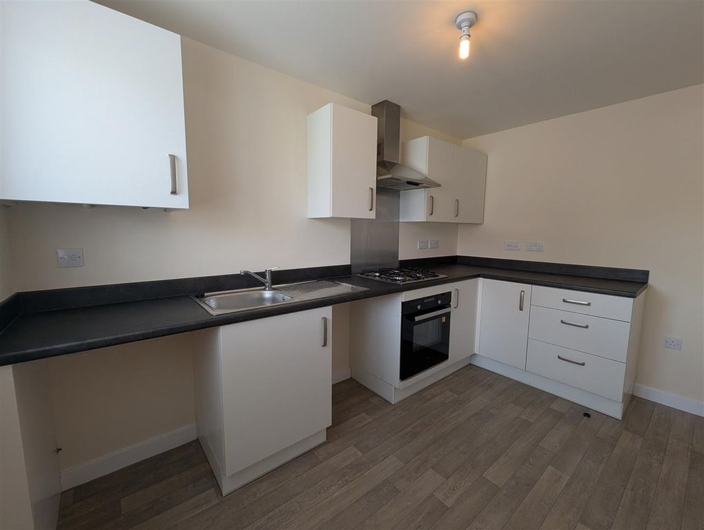 Property photo 3 of 11 Kitchen